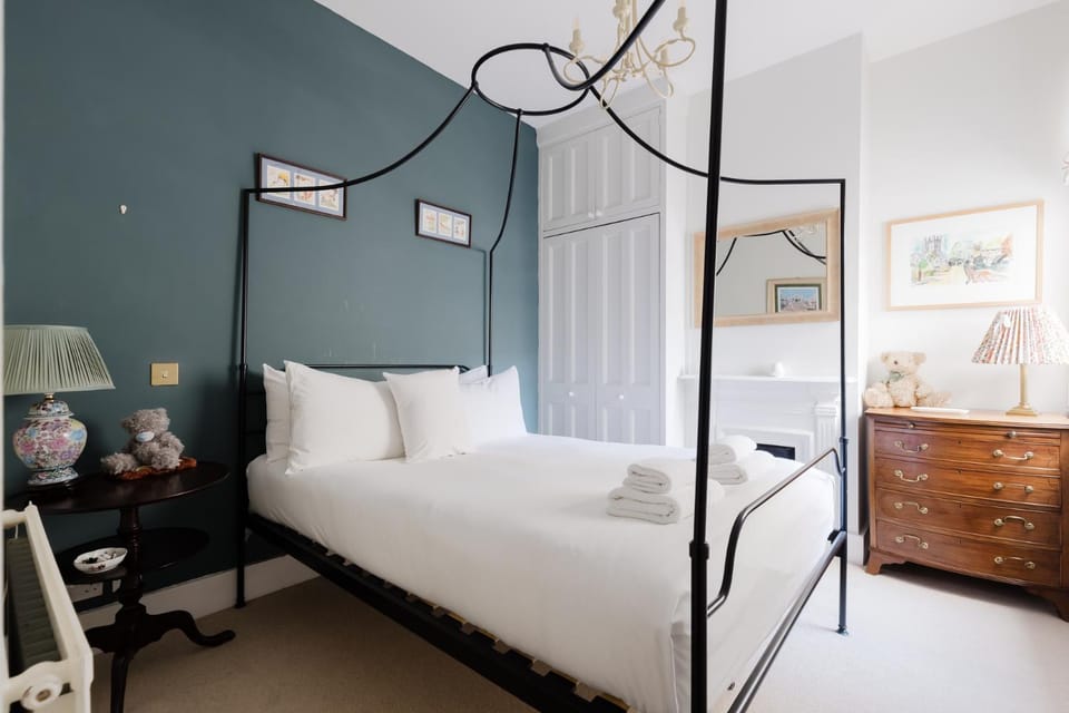 Refined 2BDR Home in Fulham Apartment in London