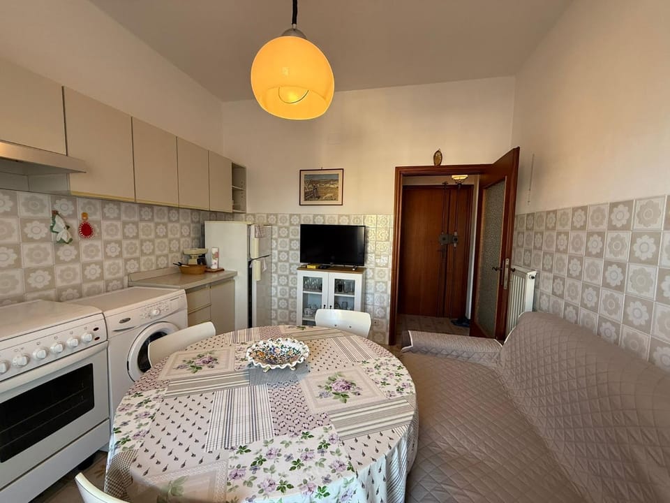 Living room, washing machine, kitchen