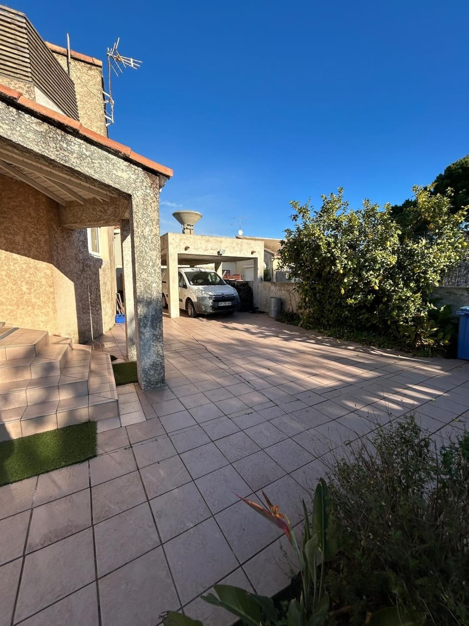 Garden, Parking