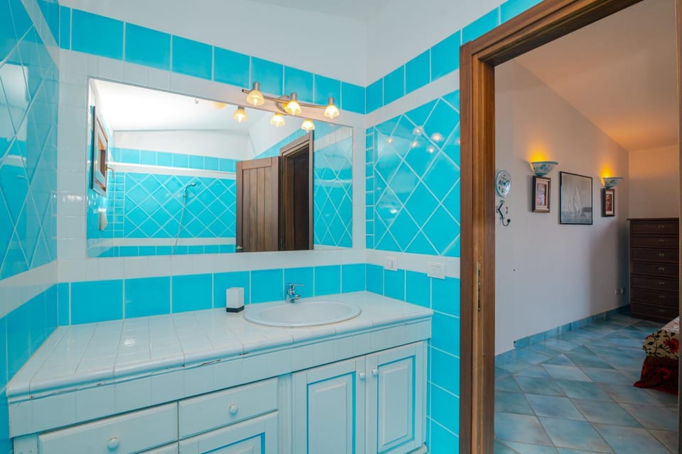 Bathroom, Living room