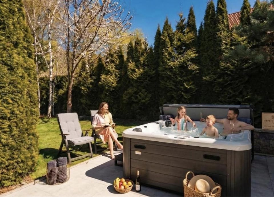 Day, People, Natural landscape, Hot Tub, group of guests