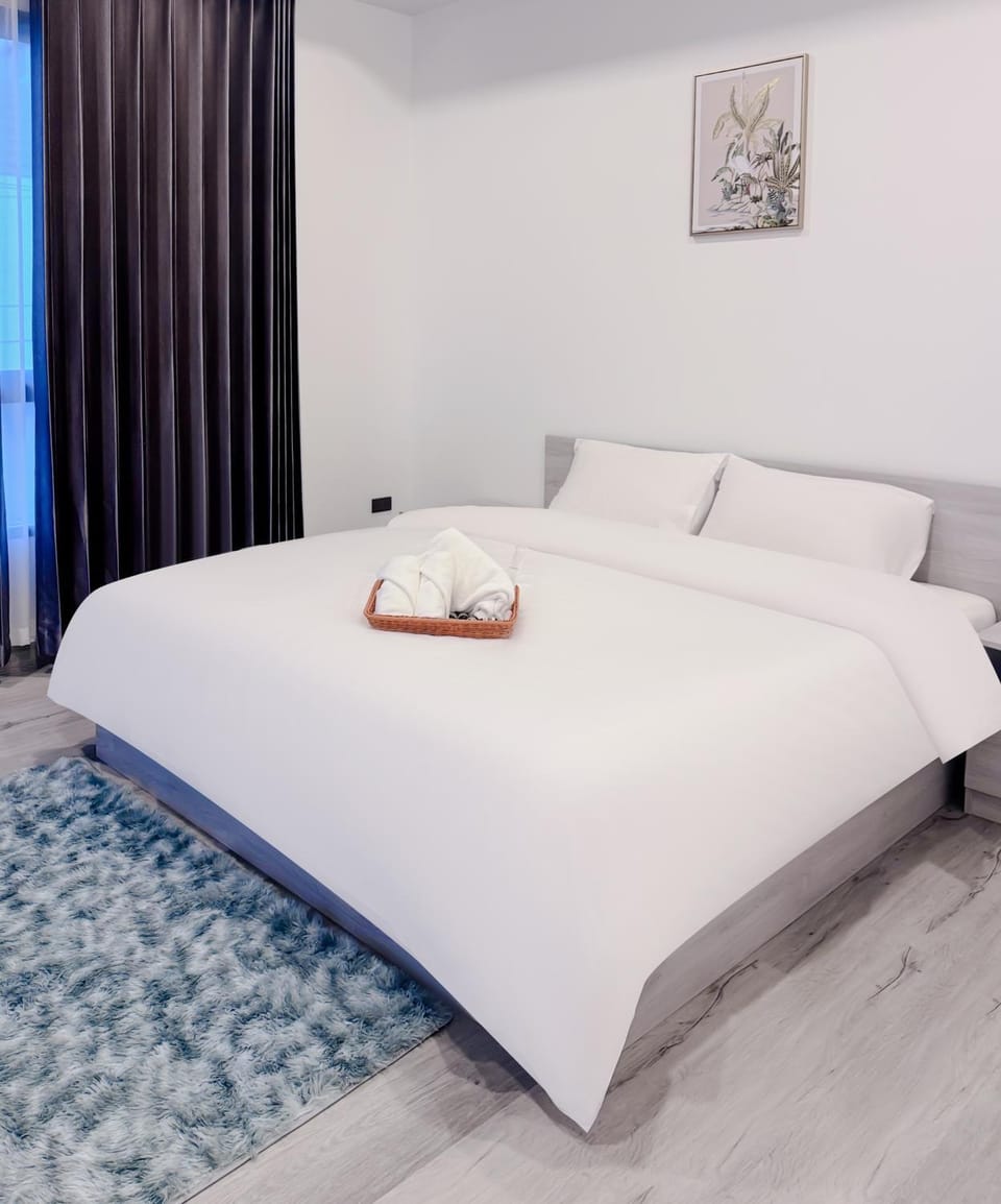 Bed, Bedroom, towels