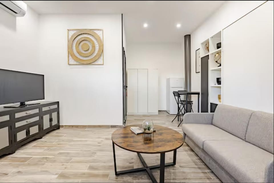 TV and multimedia, Living room, Dining area, air conditioner