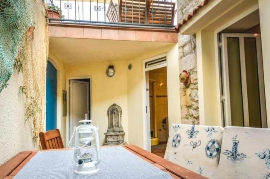 Day, Balcony/Terrace, Seating area