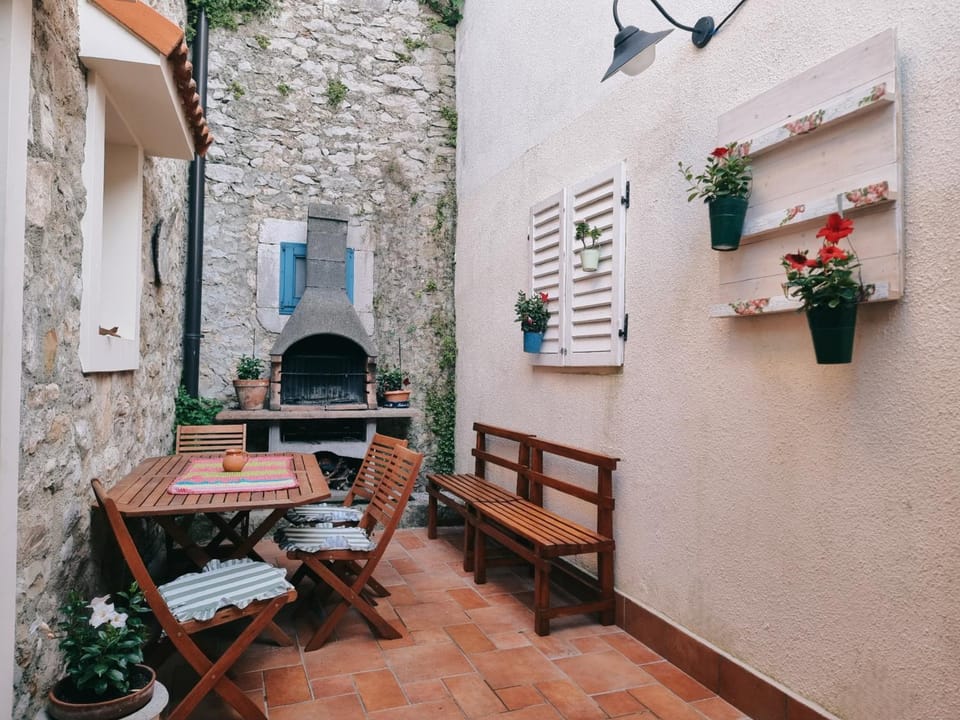 Patio, Inner courtyard view