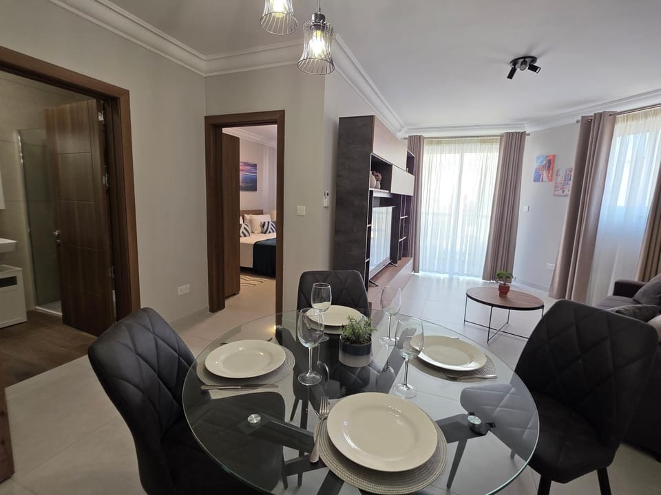 Living room, Seating area, Dining area