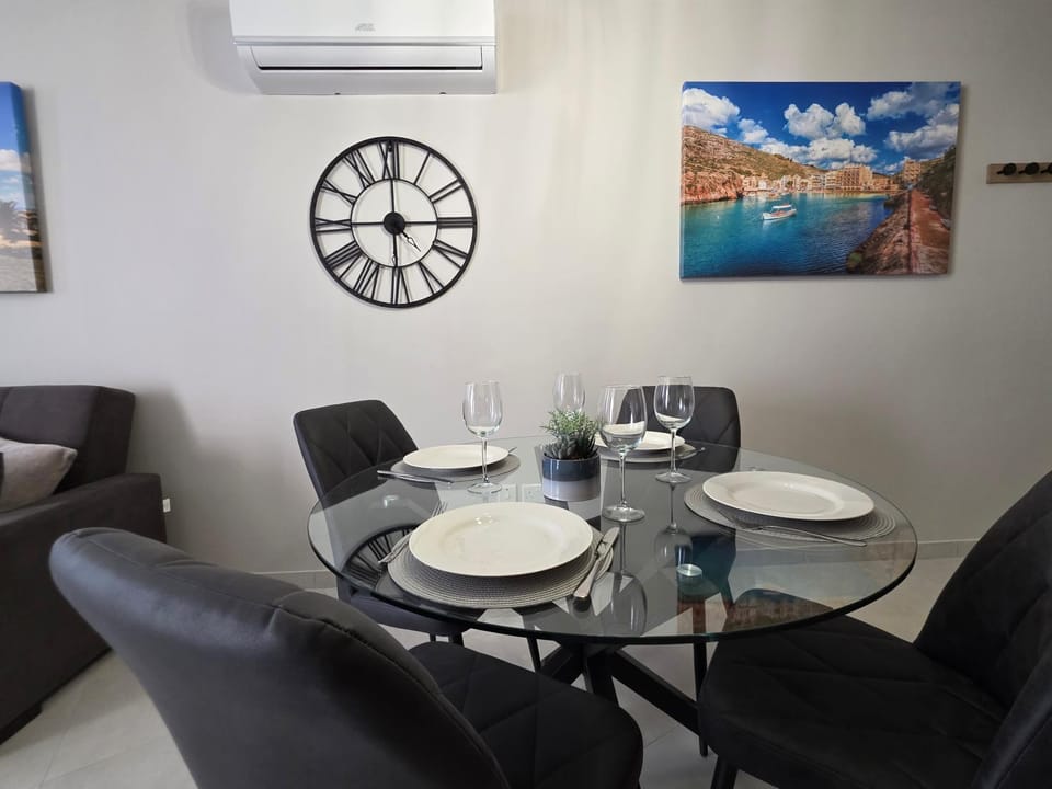 Seating area, Dining area, air conditioner