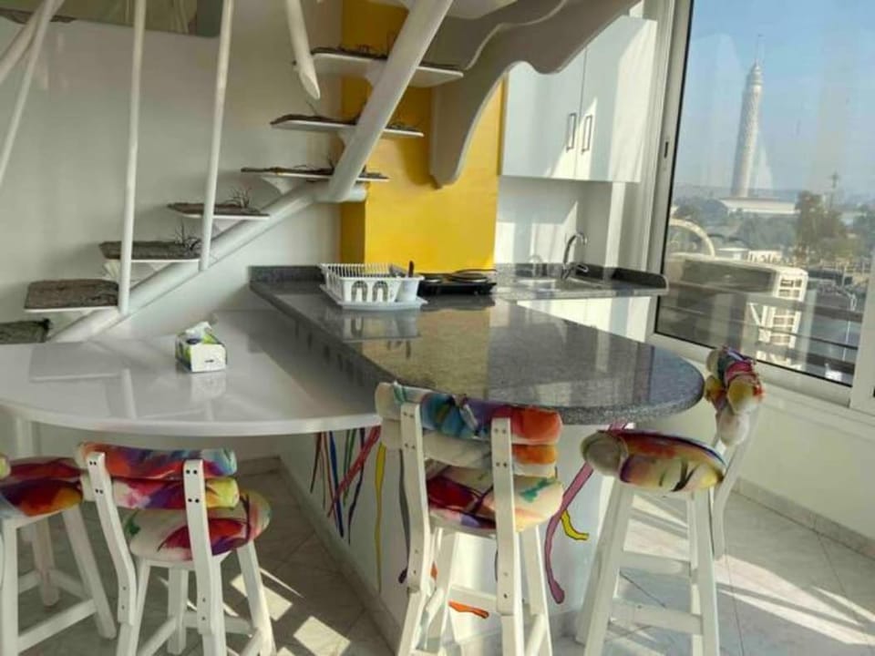 Seating area, Dining area