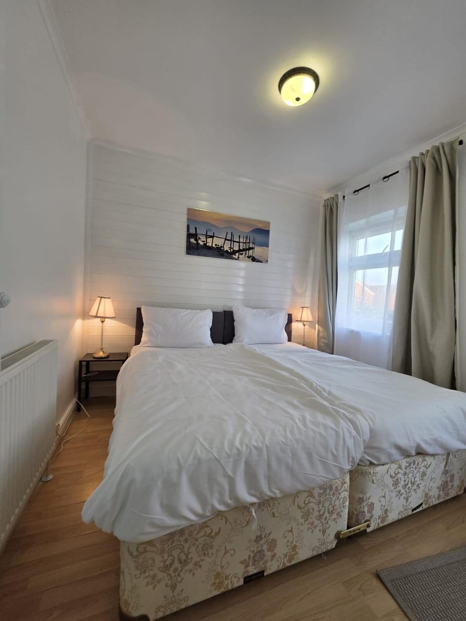 Spacious 3BR Home-Parkingx3, Fast WiFi, Swindon House in Swindon