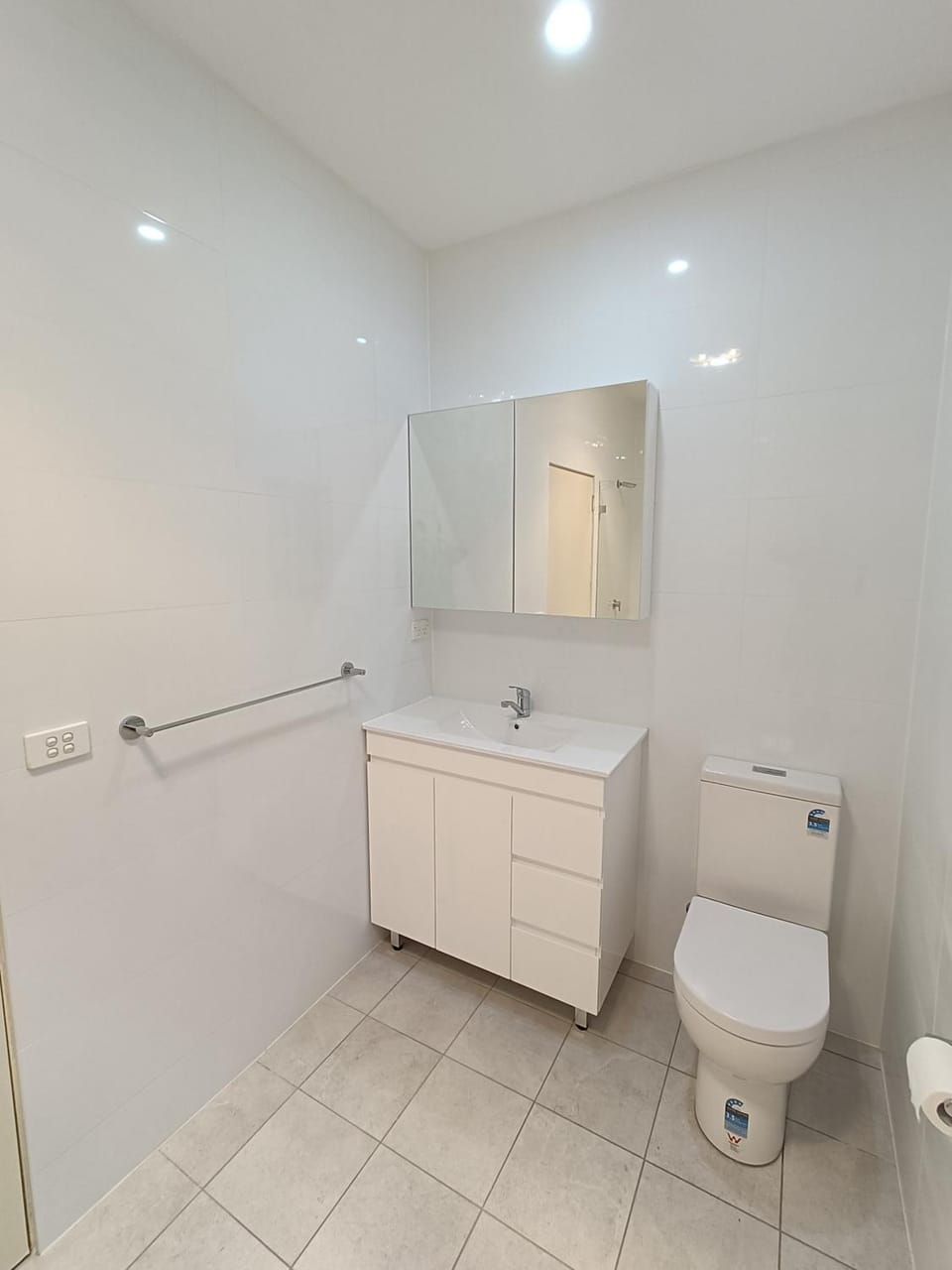 Queen Room in Spacious Merrylands House - NM5 Vacation rental in Merrylands