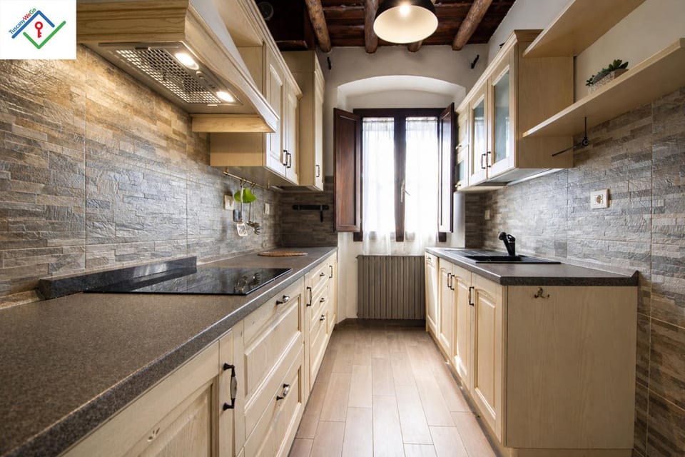 Kitchen or kitchenette, dishwasher, stove