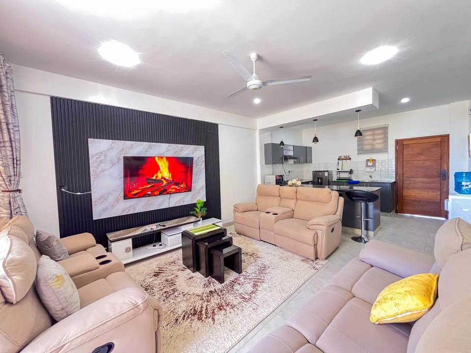 Communal lounge/ TV room, TV and multimedia, Kitchen or kitchenette, Living room, Seating area, Evening entertainment