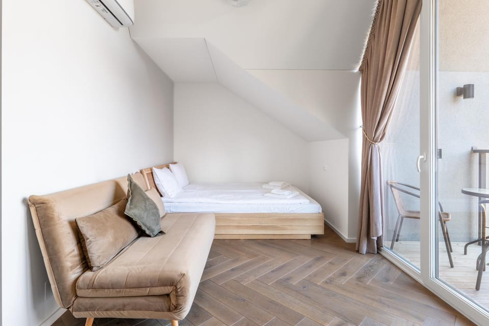 Bed, Seating area, Bedroom