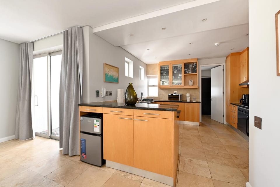 5 Bed House Pool Fresnaye Sea Point House in Sea Point
