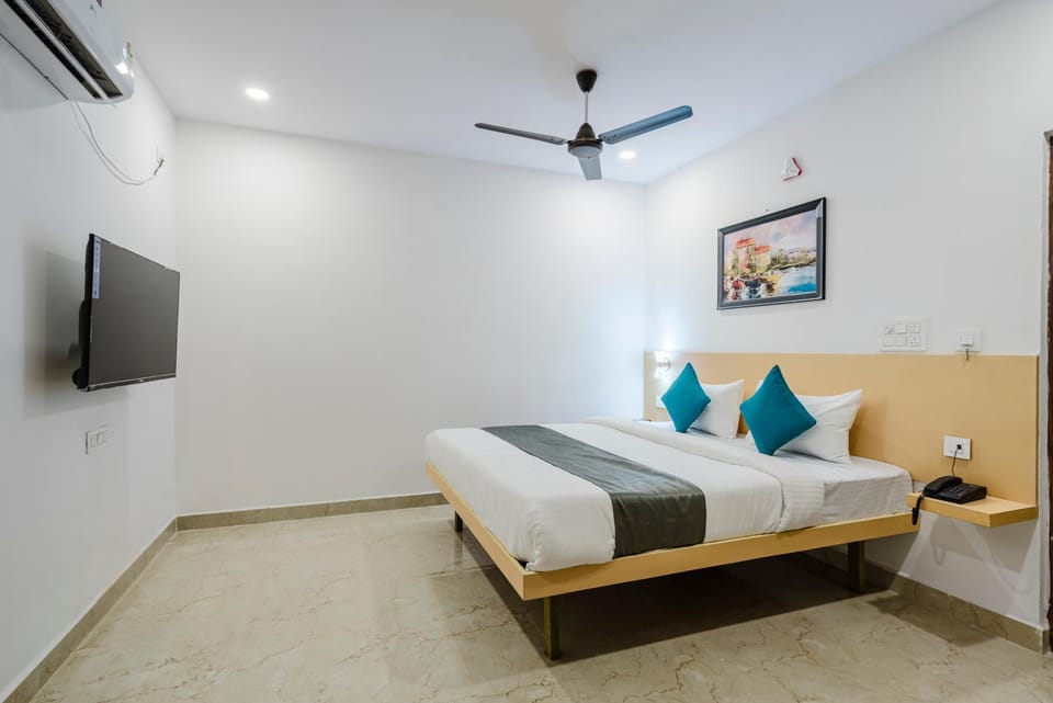 Bed, TV and multimedia, Bedroom, air conditioner