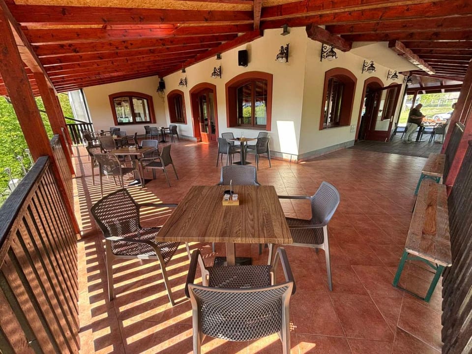 Patio, Restaurant/places to eat