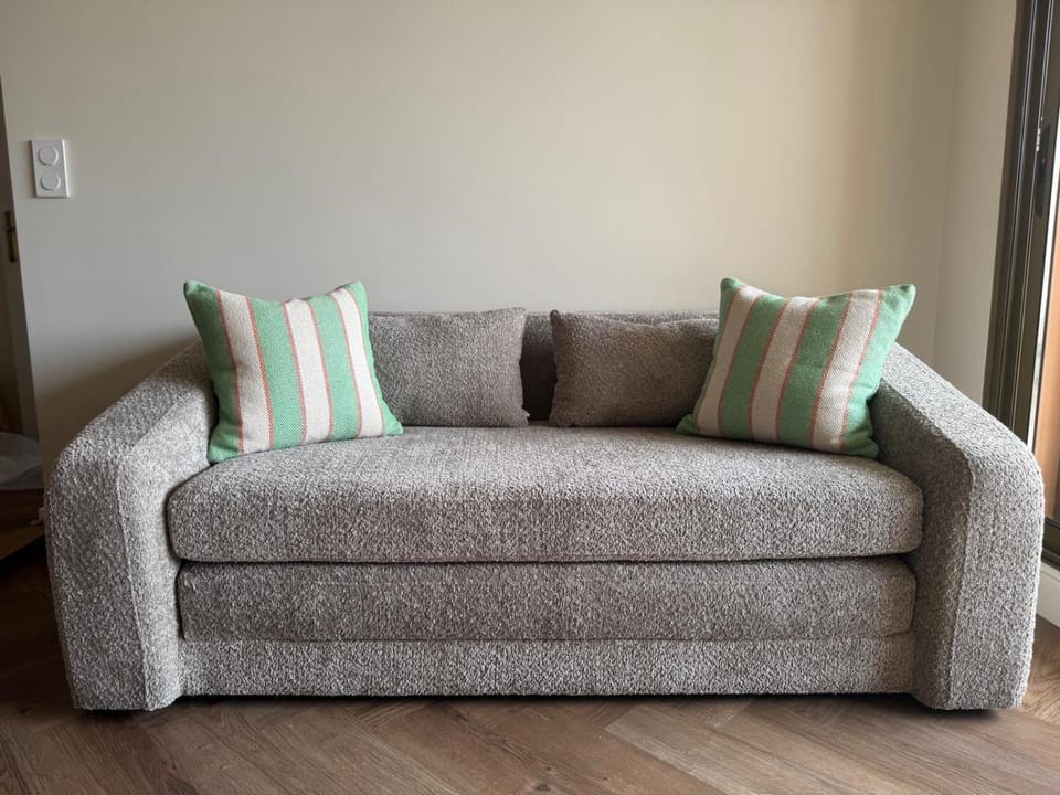 Bed, Living room