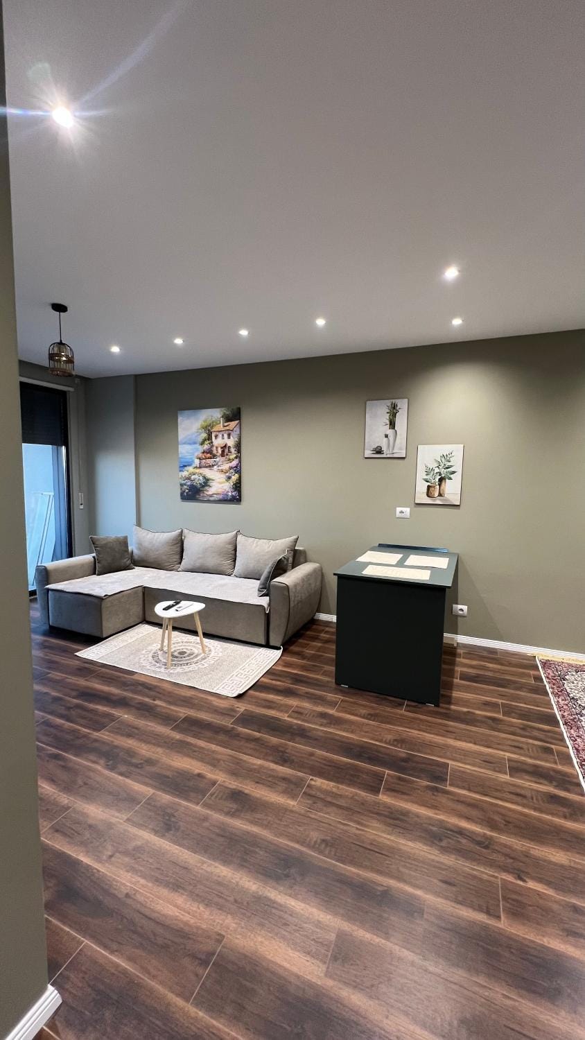 Day, Living room