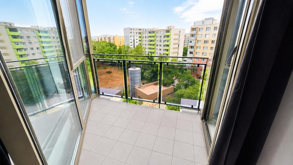 View (from property/room), Balcony/Terrace, City view