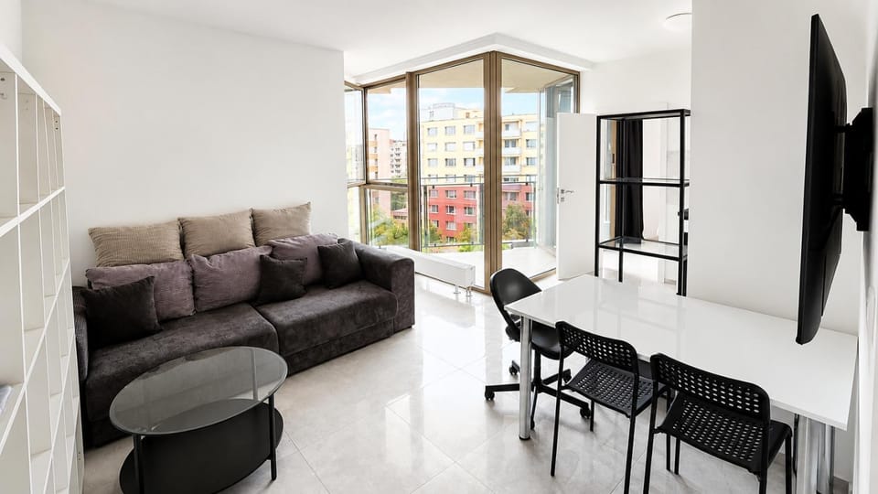 TV and multimedia, View (from property/room), Living room, Seating area, Dining area, City view