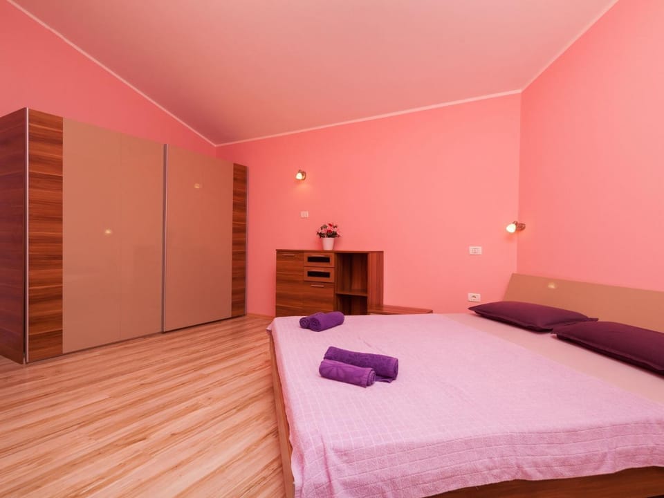 Holiday Home Mirjana mit eingezäuntem Garten by Interhome House in Banjole