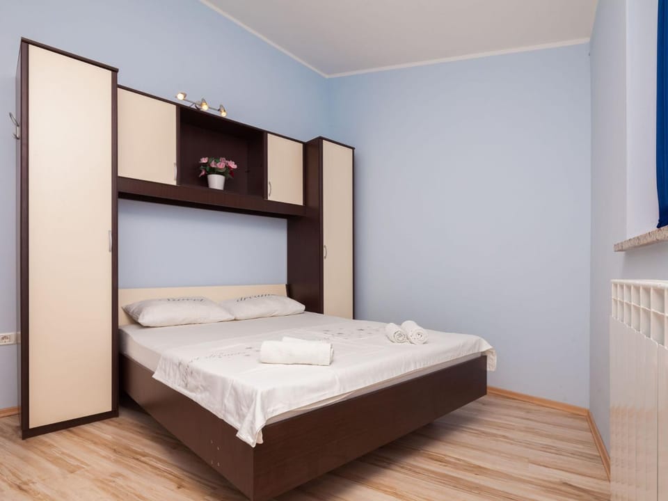 Holiday Home Mirjana mit eingezäuntem Garten by Interhome House in Banjole