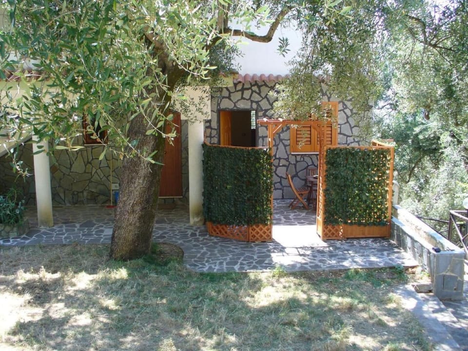Holiday Home Appartement mit Garten- Terrasse und Grill by Interhome House in Campania