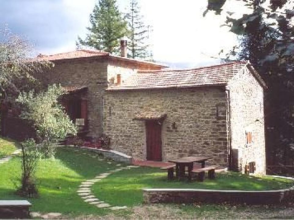 Apartment Maisonette-Ferienwohnung mit Garten by Interhome Apartment in Tuscany