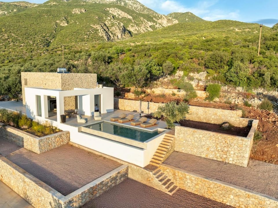Property building, Spring, Day, Natural landscape, Mountain view, Pool view, Swimming pool, sunbed
