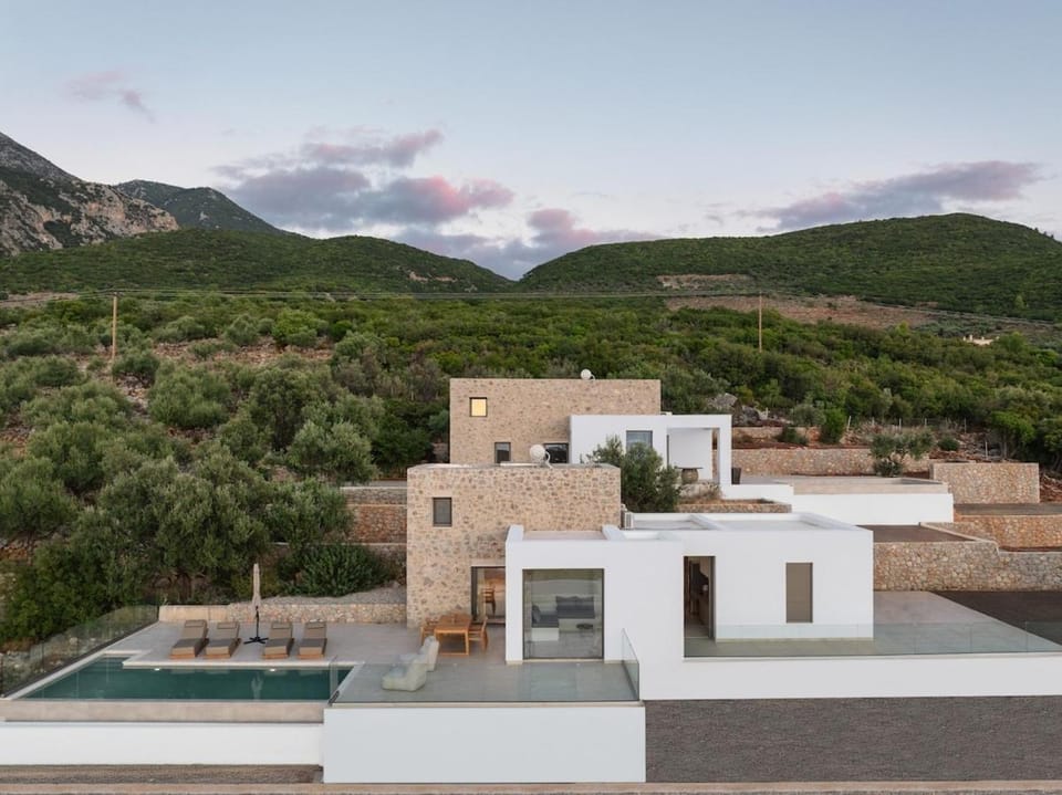 Property building, Day, Natural landscape, Mountain view, Pool view, Swimming pool