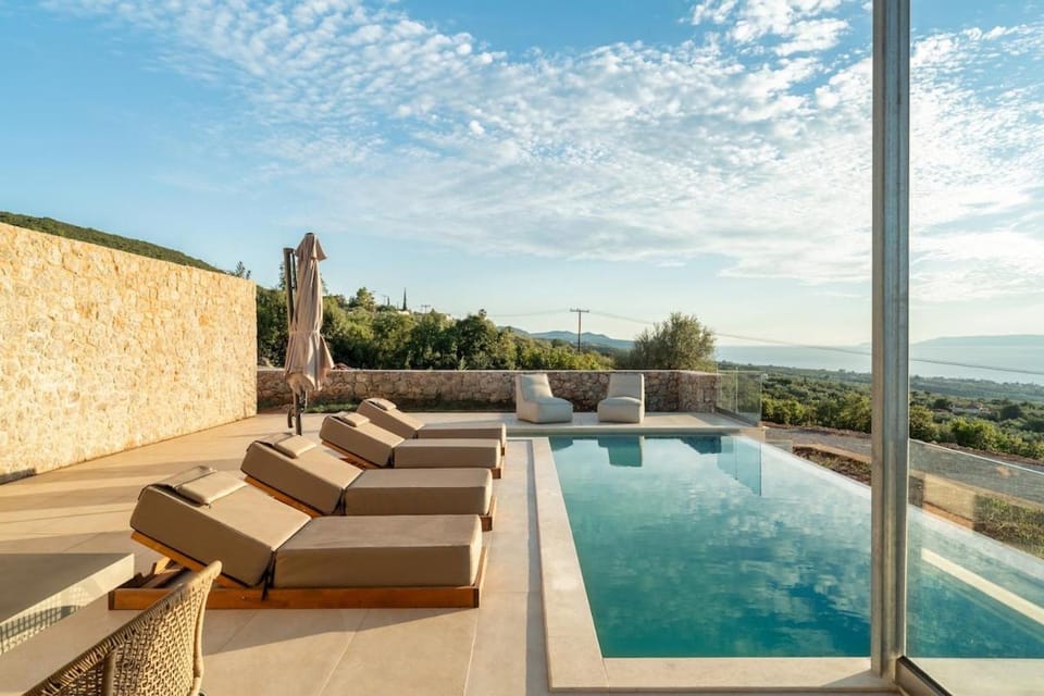 Patio, Day, Natural landscape, View (from property/room), Mountain view, Pool view, Swimming pool, sunbed