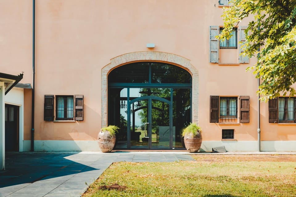 Black Paradise B&B Bed and Breakfast in Emilia-Romagna