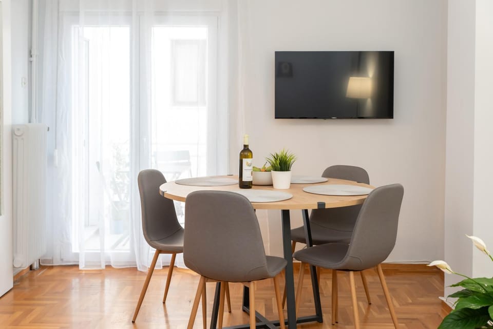 TV and multimedia, Dining area