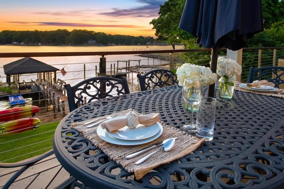Dining area, Lake view