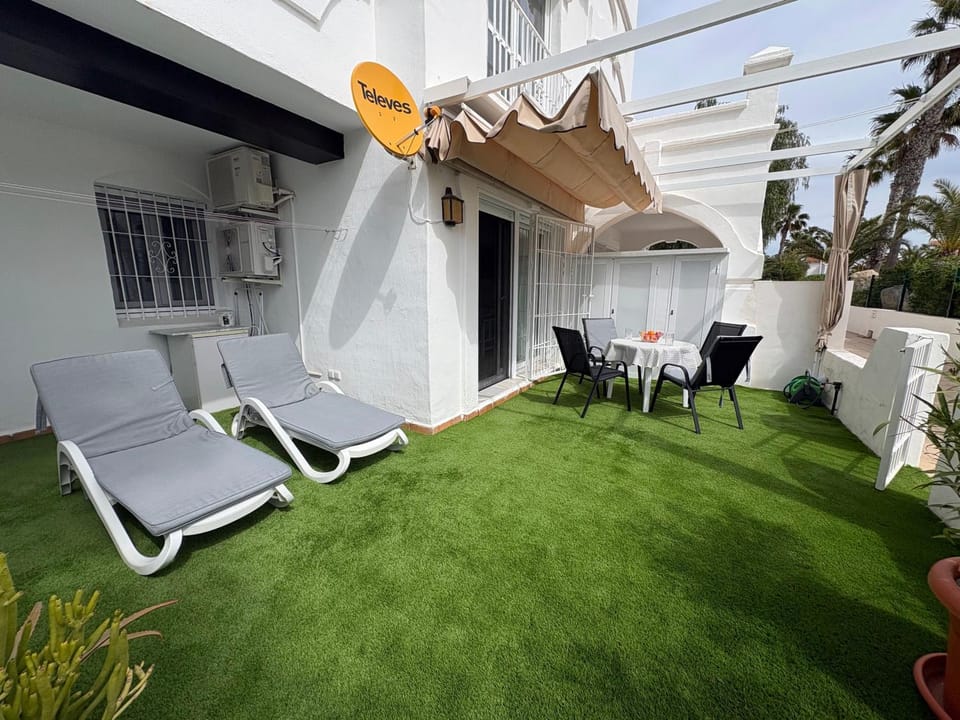Ferienwohnung Casa Lisa - 2 Zimmer Wohnung EG, große Terrasse, Pool und Meernähe Apartment in Roquetas de Mar