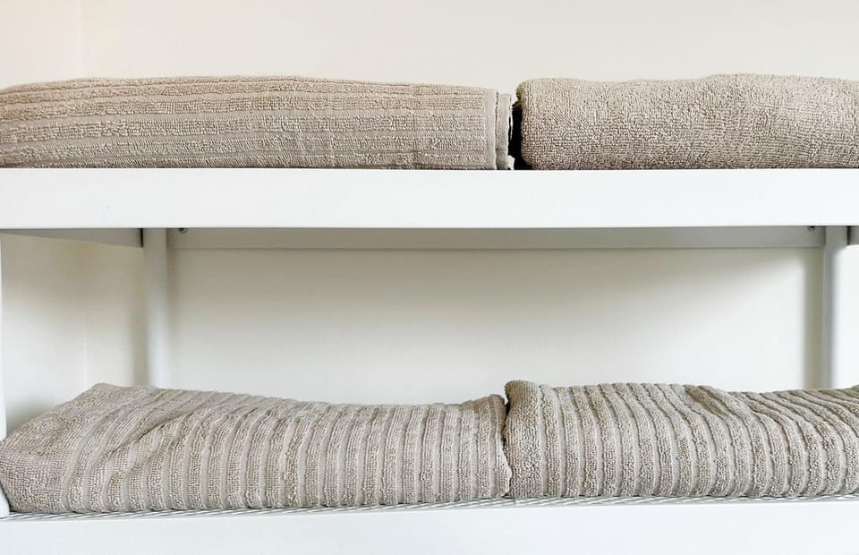 Bed, Bedroom, towels