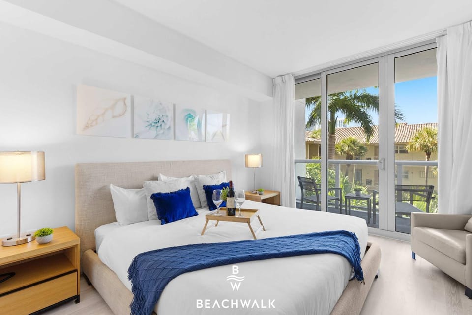 Cozy 1BR- Intracoastal View -Resort Pool Apartment in Hallandale Beach