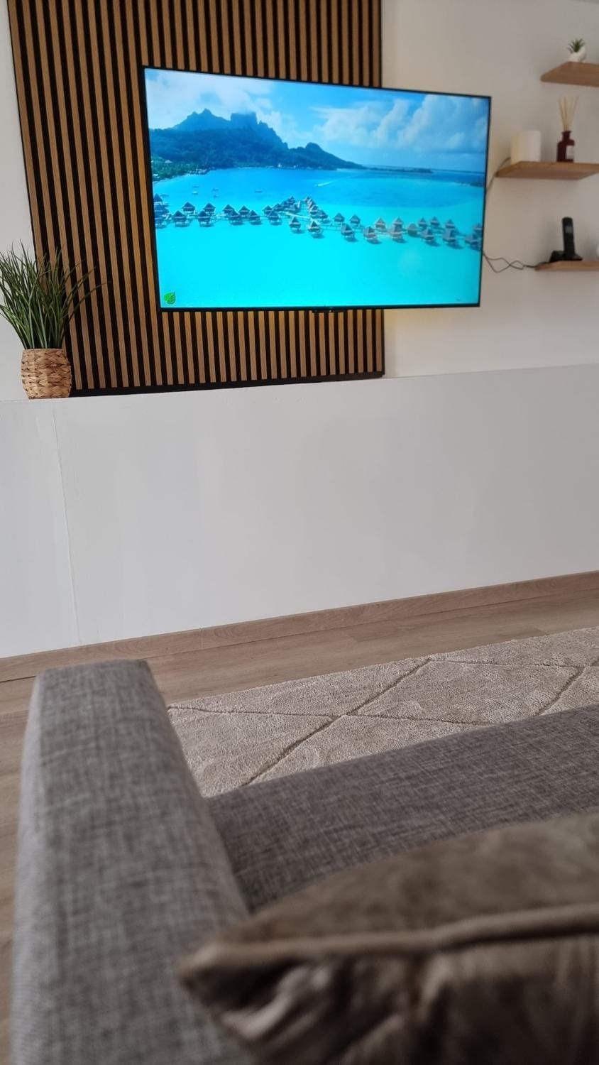 Communal lounge/ TV room, TV and multimedia, Living room, Decorative detail