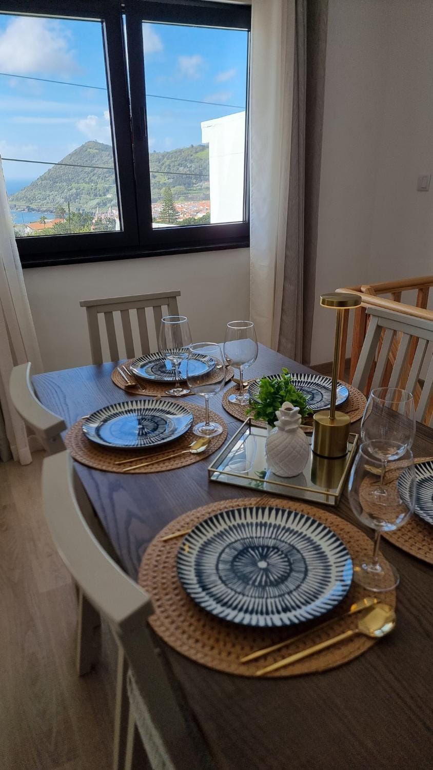 View (from property/room), Dining area, City view, Mountain view, Sea view, Inner courtyard view