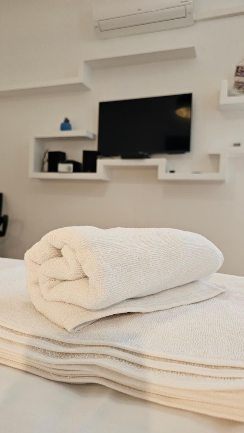 Bed, TV and multimedia, Bedroom, towels, air conditioner