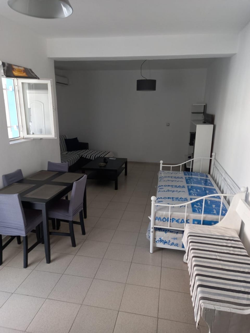 Bed, Photo of the whole room, Dining area