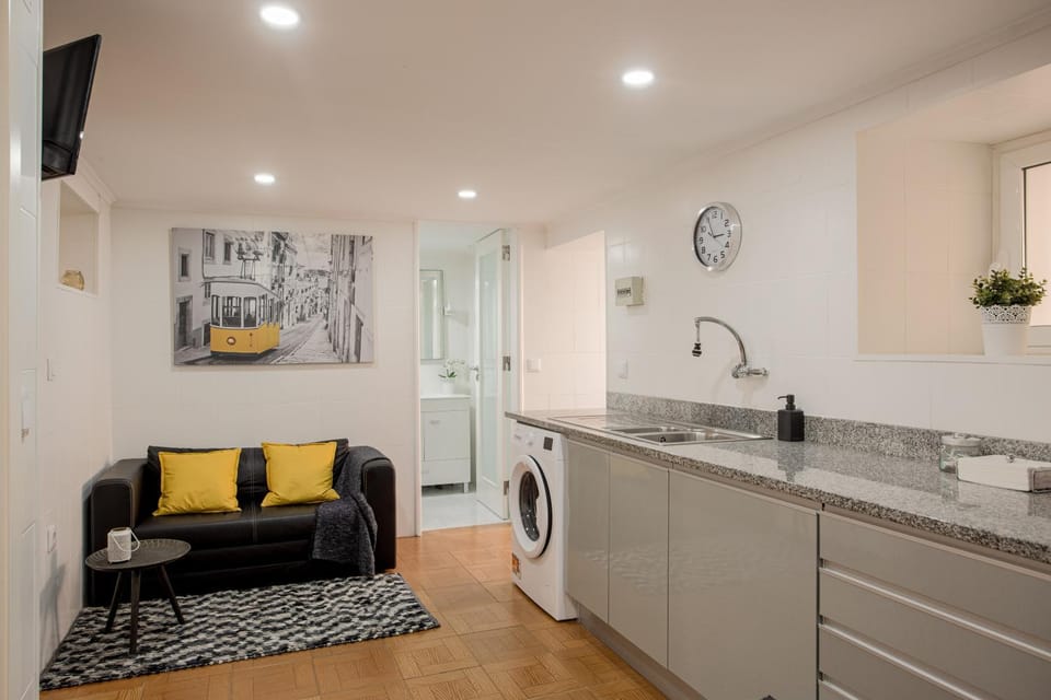 Graça Village Escape 2BR Apartment Apartment in Lisbon