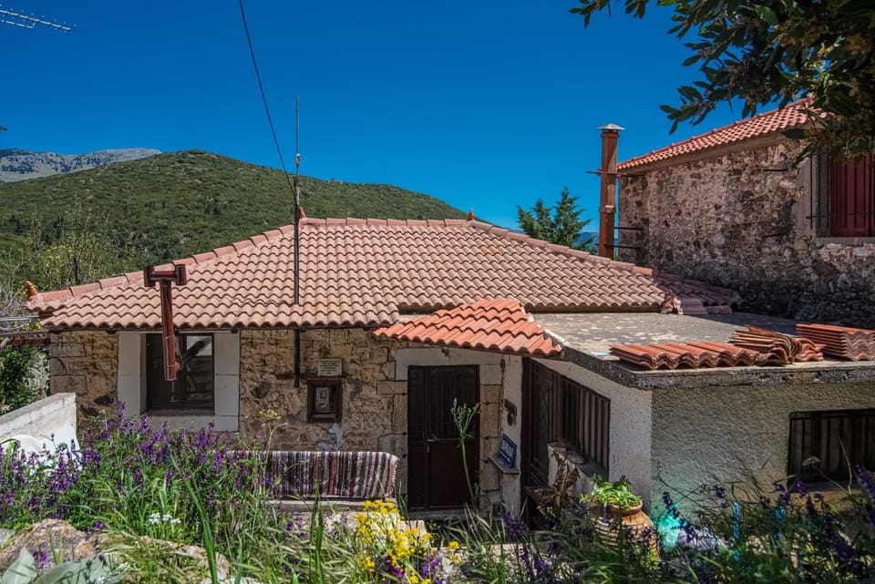 Property building, Facade/entrance, Day, Natural landscape, Garden, Guests, Garden view, Mountain view