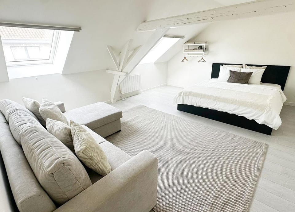 Bed, Living room, Seating area, Bedroom