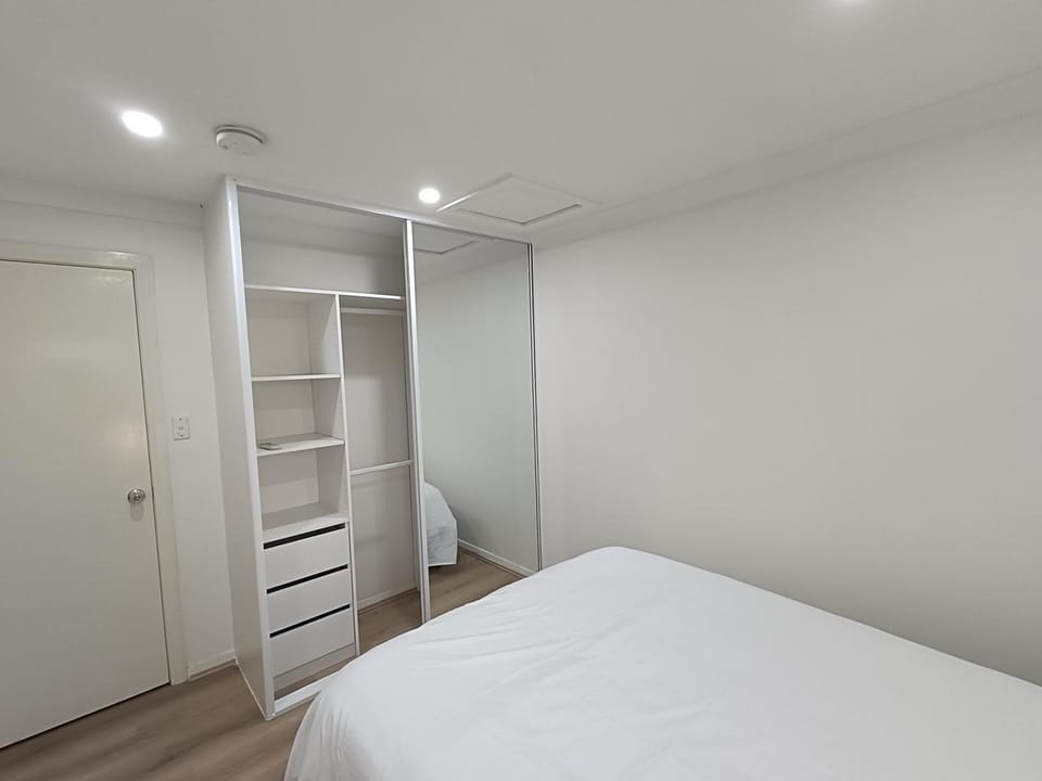 Queen Room - Train Station & Shopping Centre - NM8 Vacation rental in Merrylands