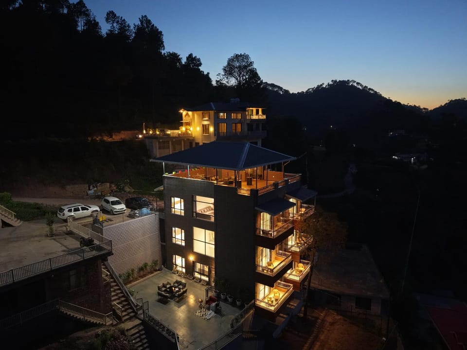 ELIVAAS Signature Panchvati Veloraa Pet-Friendly 6-BHK Apartment with Panoramic Views & Outdoor Seating Villa in Himachal Pradesh