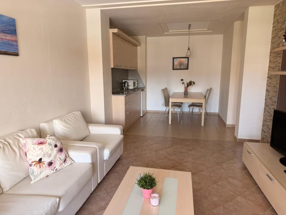 Kitchen or kitchenette, Living room, Dining area