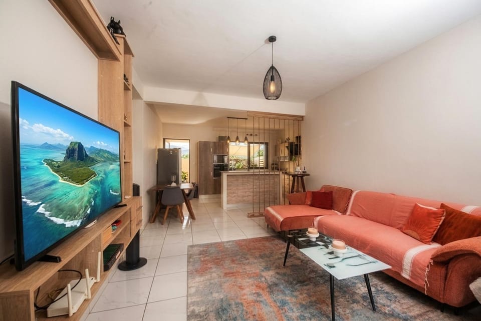 TV and multimedia, Living room, Seating area, Evening entertainment