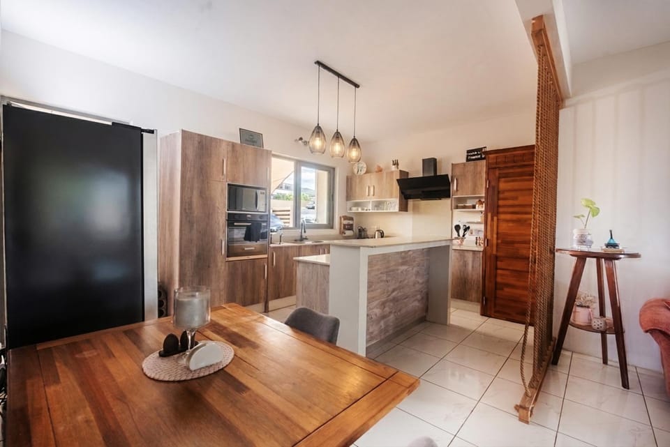 Kitchen or kitchenette, Dining area, oven, stove