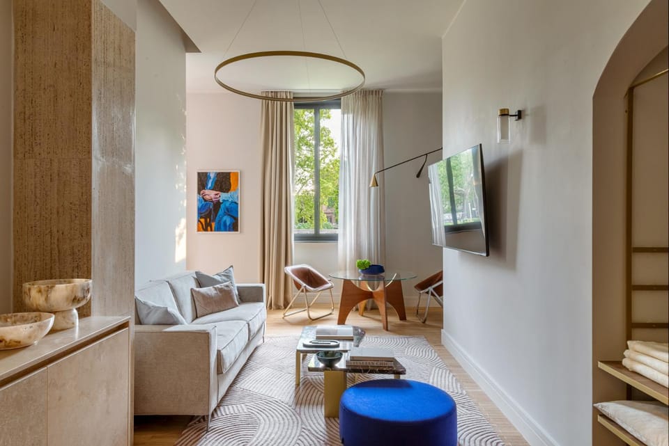 Communal lounge/ TV room, TV and multimedia, Living room, Seating area, Evening entertainment